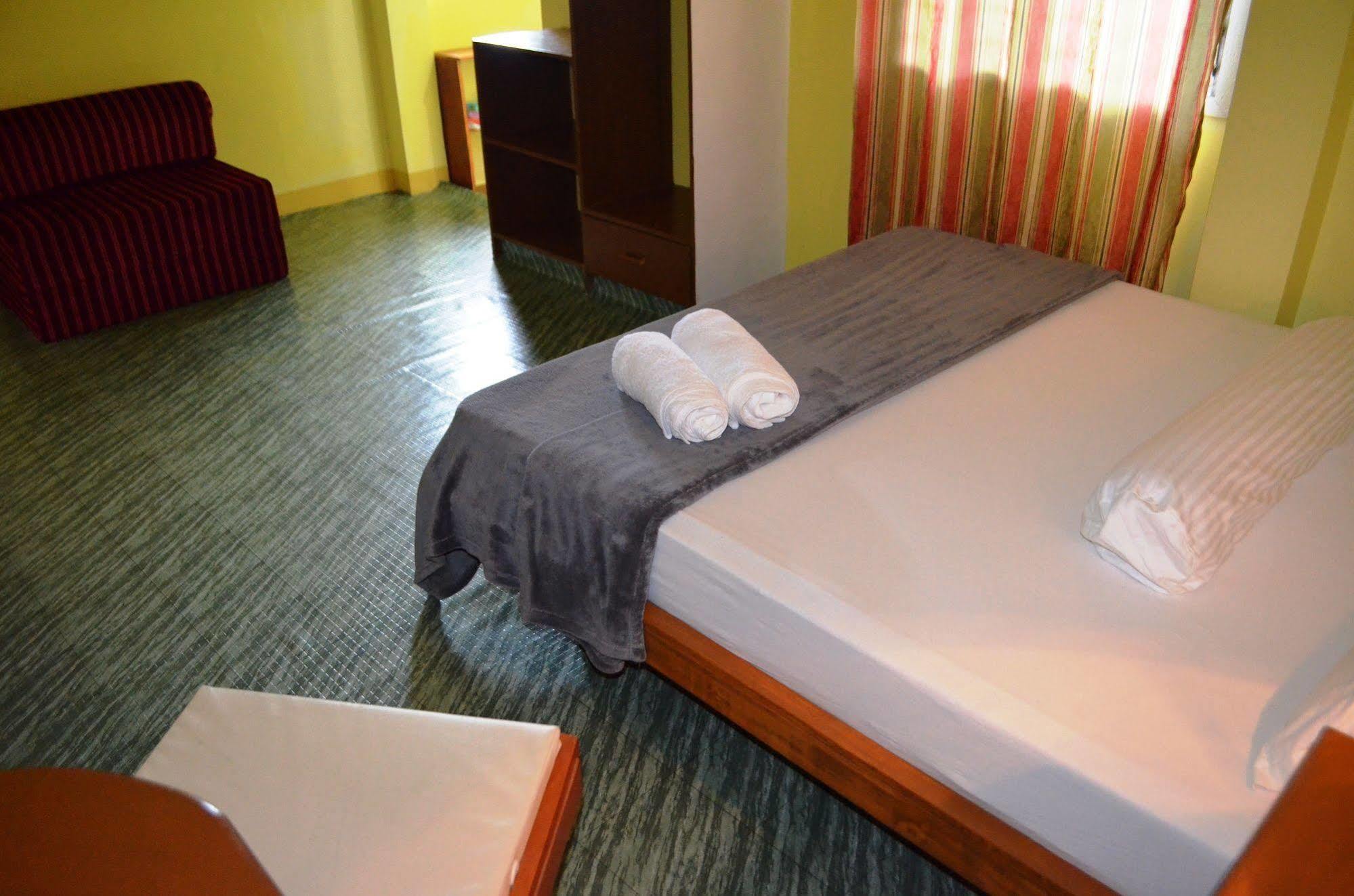 บลู แบมบู โฮเต็ล Hotel Balabag  ภายนอก รูปภาพ